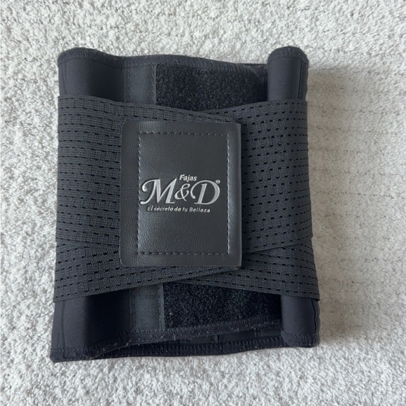 M & D Black Shapewear Waist Cincher - Picture 2 of 10